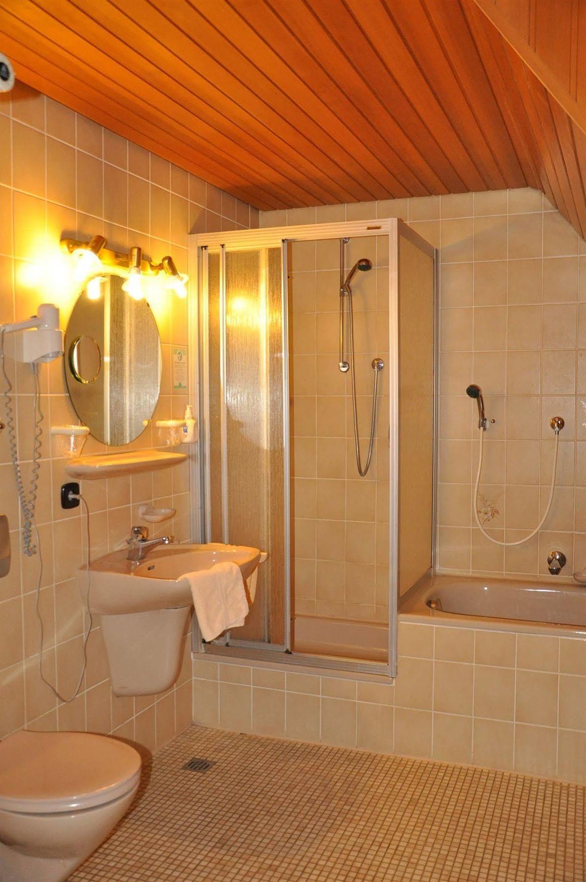 غينغن آن در برنتس Hotel Und Restaurant Lamm المظهر الخارجي الصورة
